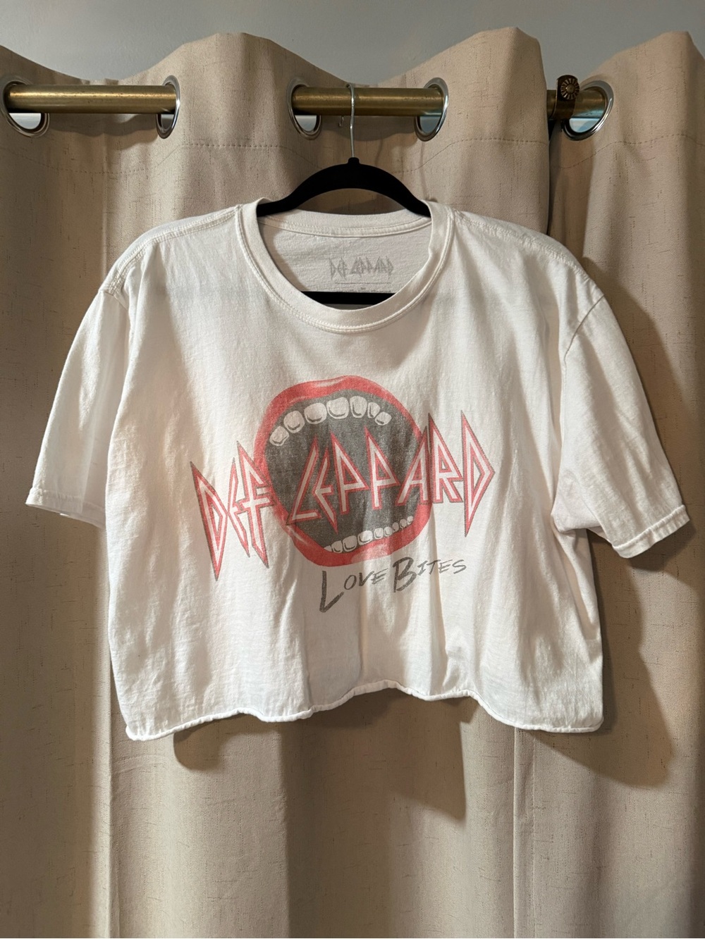 Def Leppard White 'Love Bites' Graphic by Crop Tee
